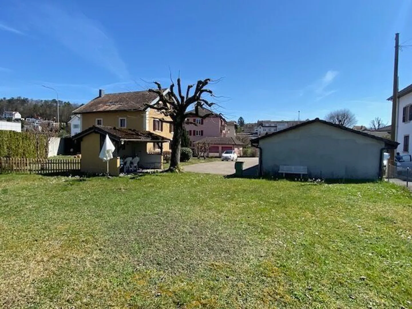 Charming Studio near Train Station - Photo 11 of 12