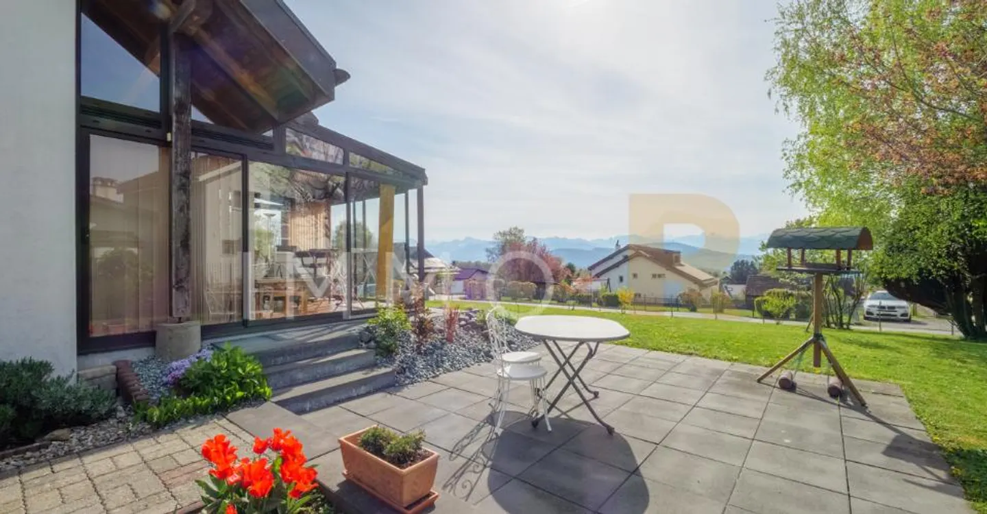 Detached house with a view of the Alps on a plot of 800 m² - Photo 3 of 11