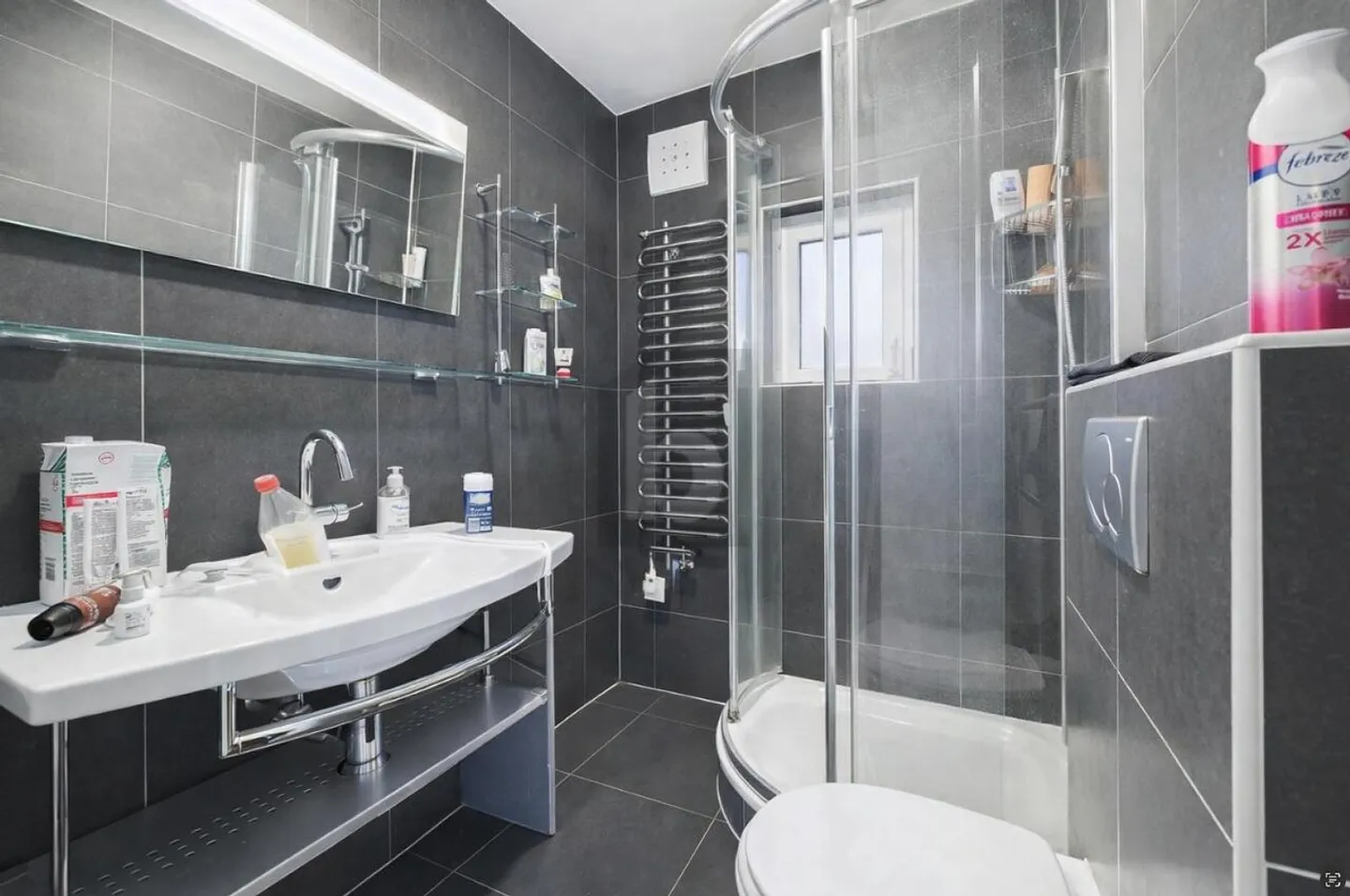 FAMILY FRIENDLY - SUNNY GARDEN AND LOTS OF SPACE - Photo 4 of 6