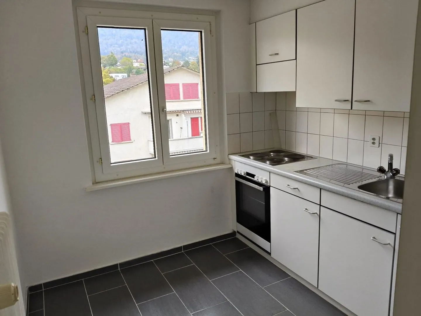 Bellissimo appartamento di 3 stanze - Foto 2 di 6