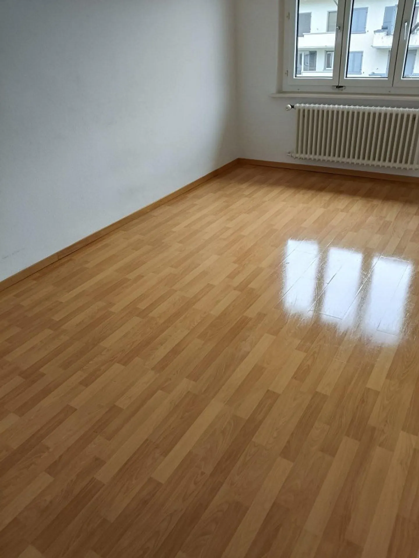 Bellissimo appartamento di 3 stanze - Foto 3 di 6