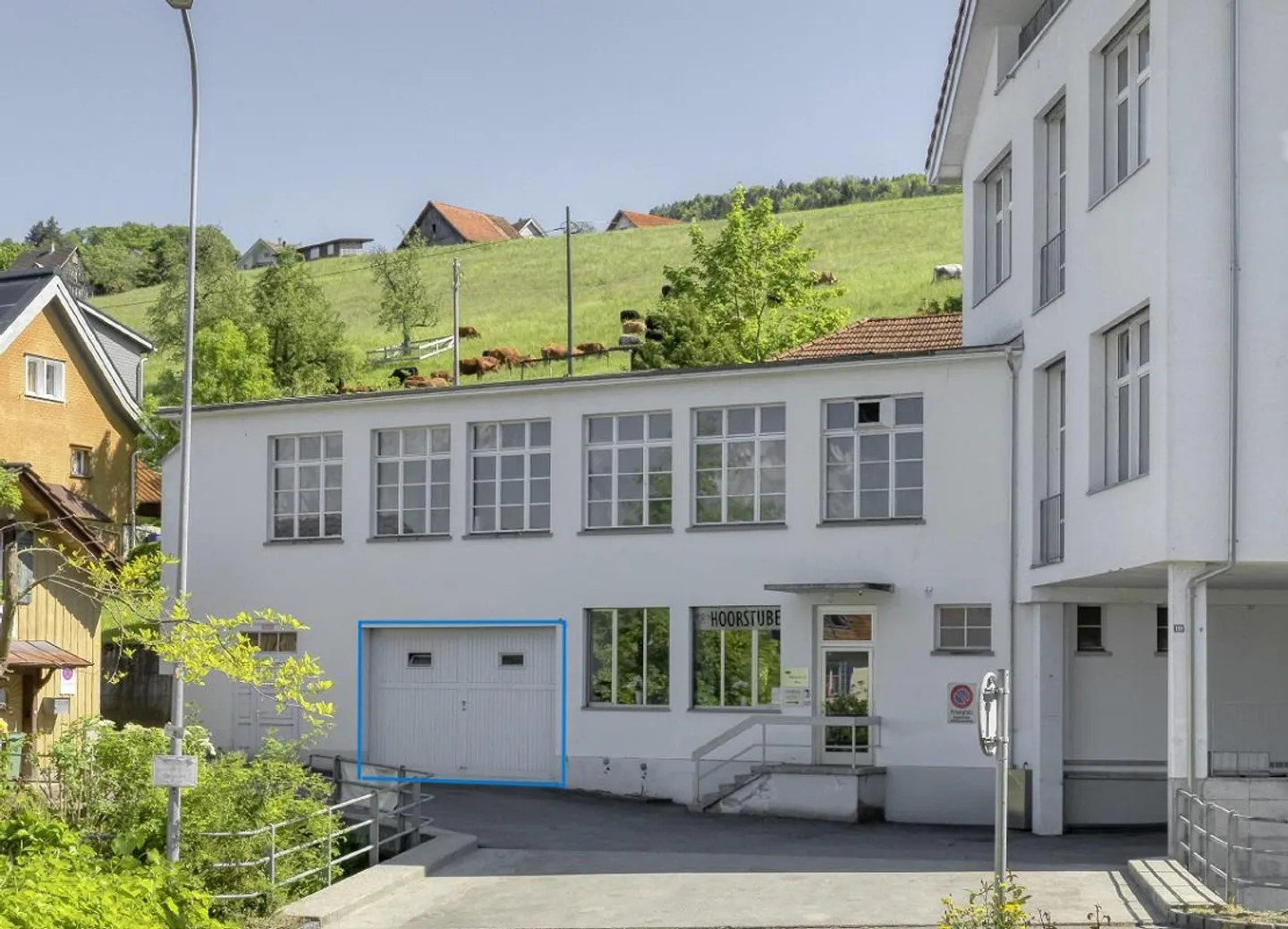 Large and high double garage, heated and with electricity - Photo 1 of 1