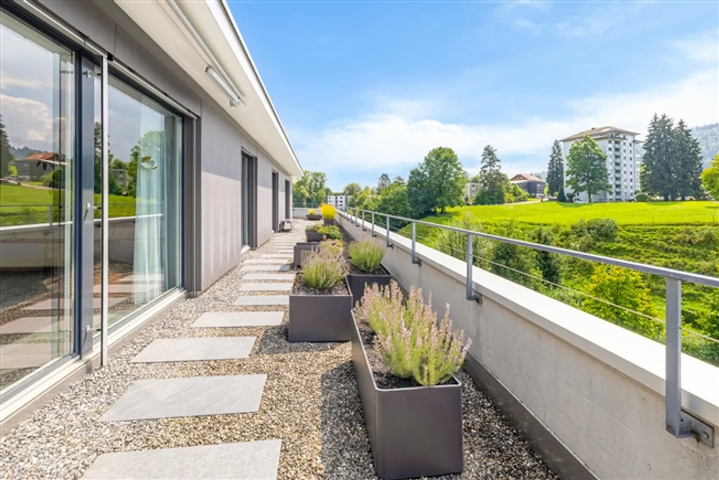 Sogno attico con vista sulle Alpi a Kriens-Obernau - Foto 2 di 14