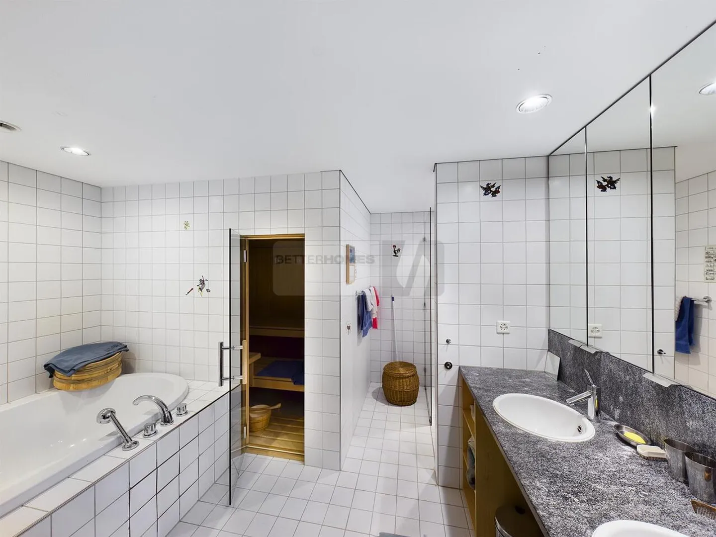 UNICO, TANTO SPAZIO CON SAUNA E VISTA SUL LAGO - Foto 5 di 6