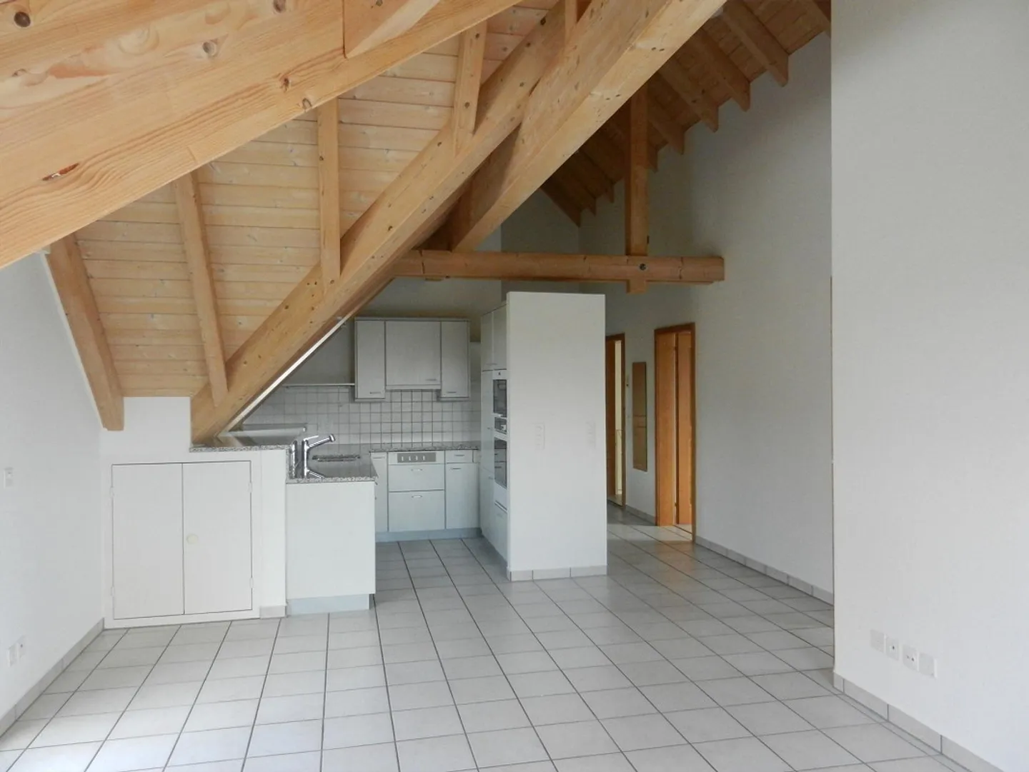 3.5 room apartment (1st floor south) with beautiful view - Photo 2 of 6