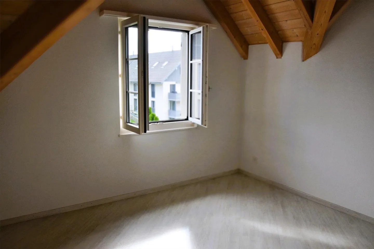 3.5 room apartment (1st floor south) with beautiful view - Photo 5 of 6