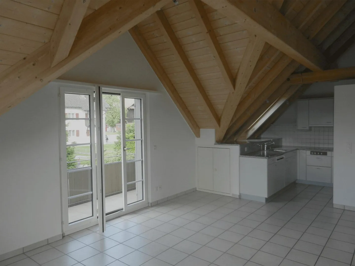 3.5 room apartment (1st floor south) with beautiful view - Photo 3 of 6