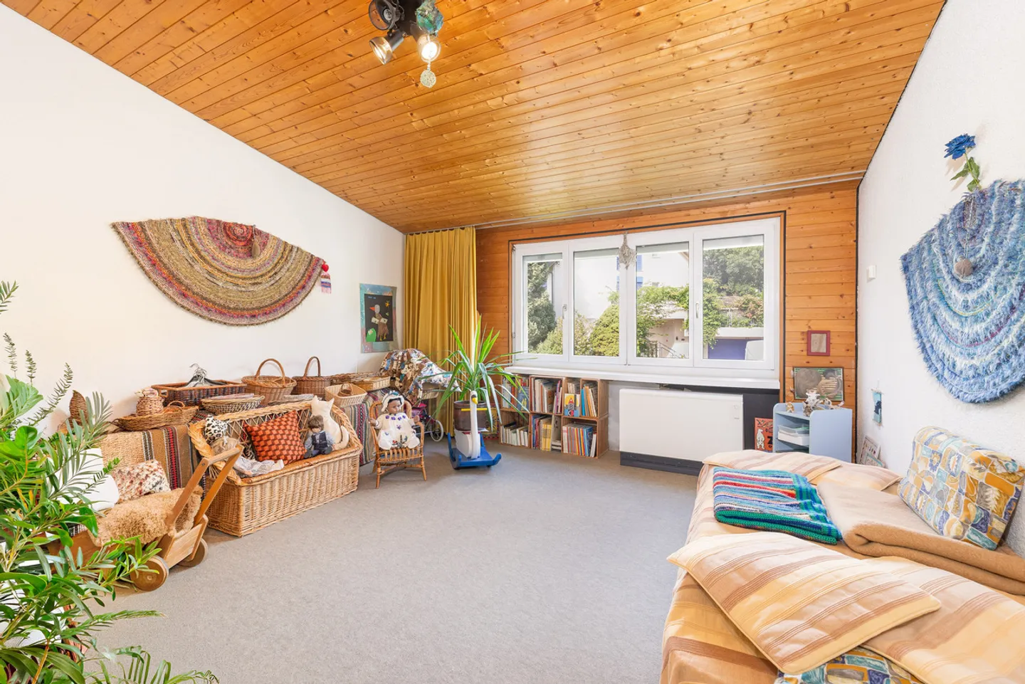 Charming Semi-Detached House - Photo 10 of 13
