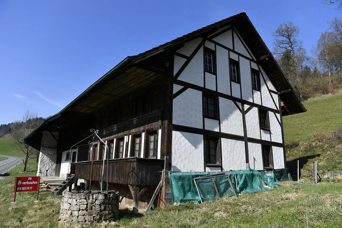 Ferme en bois sur la pente ensoleillée – un paradis naturel de 1771 - Photo 1 sur 17