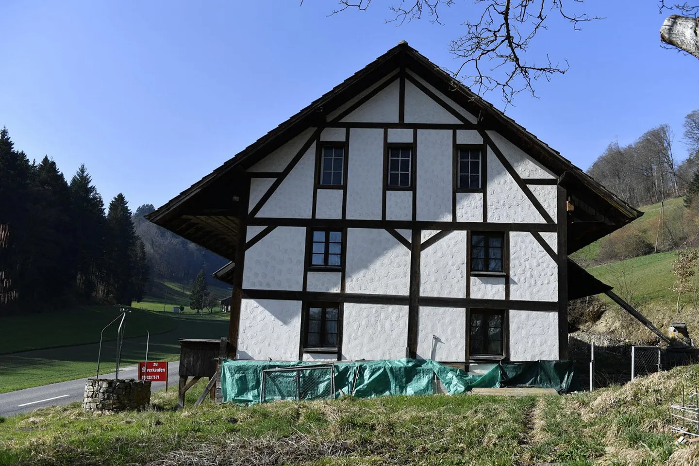 Ferme en bois sur la pente ensoleillée – un paradis naturel de 1771 - Photo 2 sur 17