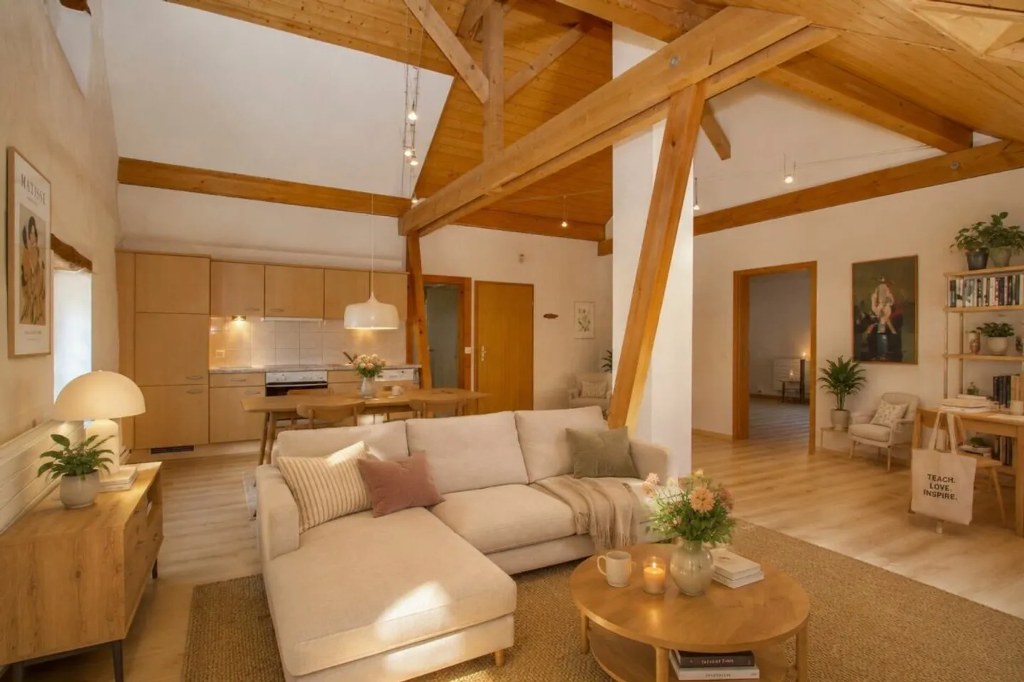 Charmant appartement sous les toits - Photo 2 sur 11