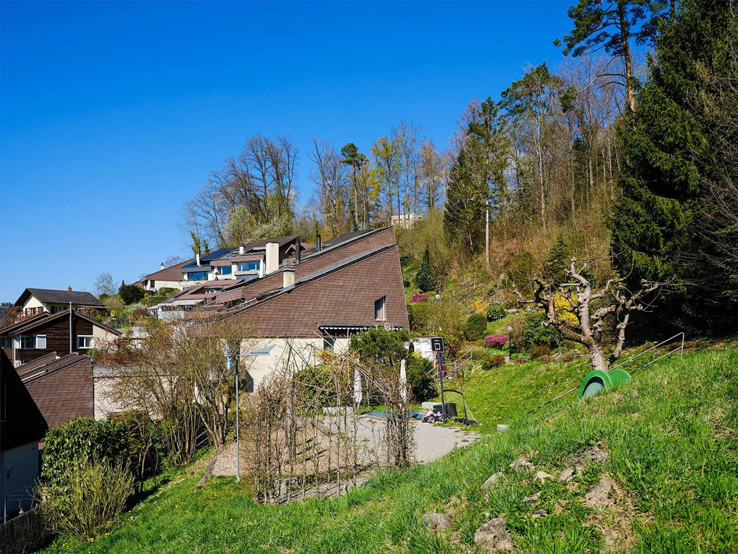 For sale in Steffisburg: 5.5-room terraced house with high privacy... - Photo 2 of 13