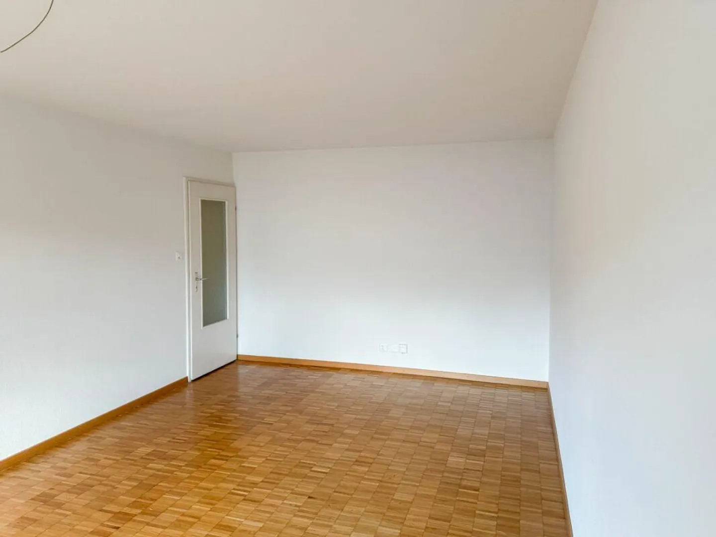 Apartment seeks single! - Photo 2 of 8
