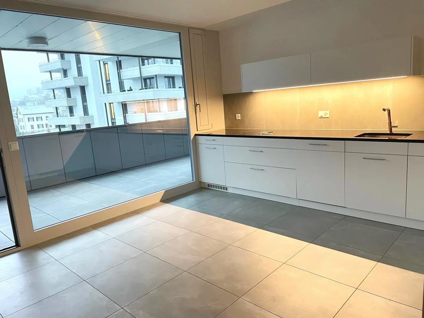 Penthouse apartment with 2 balconies and fantastic view - Photo 3 of 12