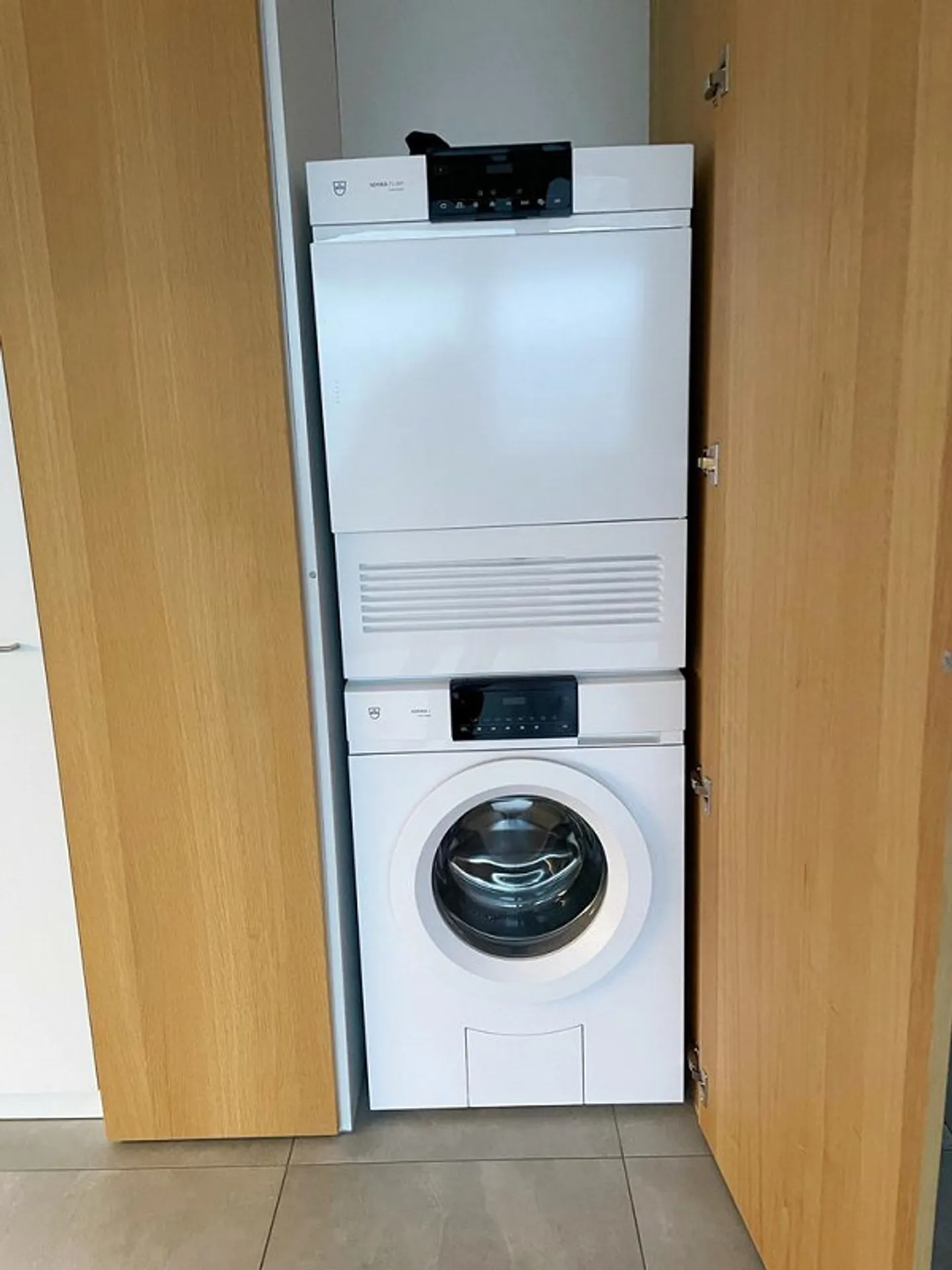 Penthouse apartment with 2 balconies and fantastic view - Photo 4 of 12