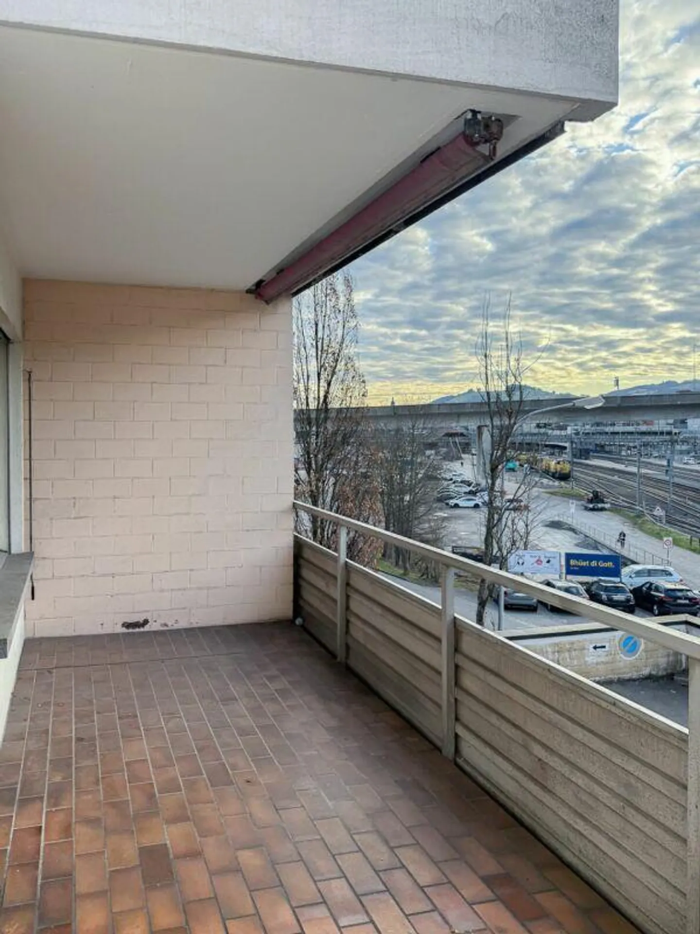 Apartment seeks single! - Photo 4 of 8