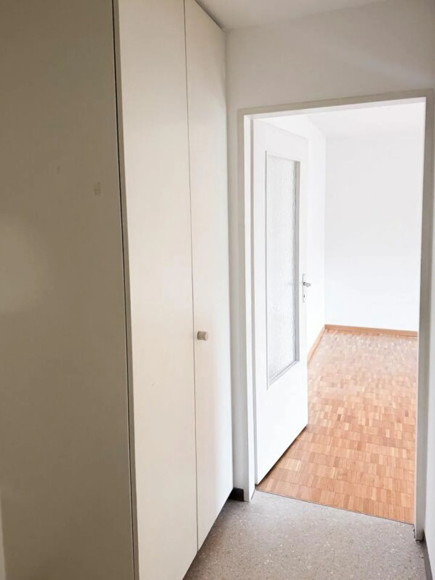 Apartment seeks single! - Photo 7 of 8