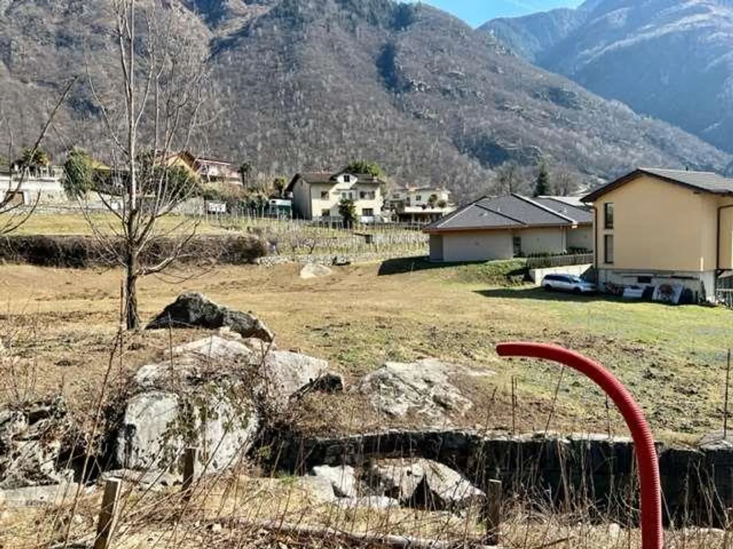 Interessantes flaches Baugrundstück - Foto 1 von 5