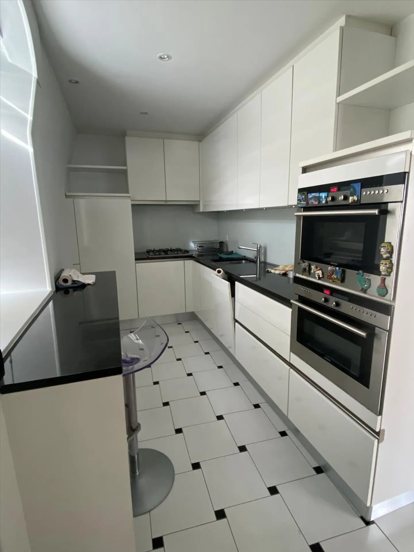 Grand appartement avec espace de vie ouvert au 2ème étage - Photo 1 sur 10