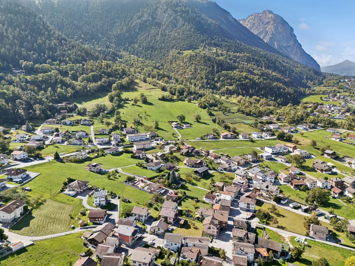 Building land with versatile usage possibilities - Photo 10 of 12