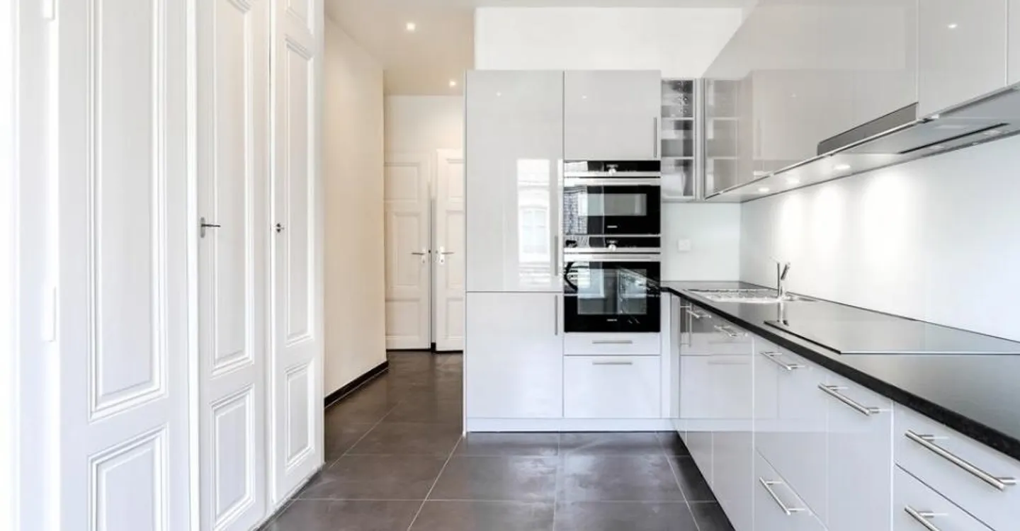 Magnifique appartement rénové dans le quartier de l'Eglise Russe - Photo 1 sur 10