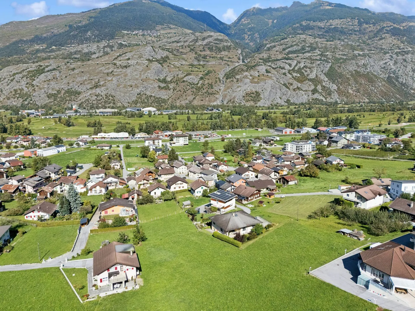 Building land with versatile usage possibilities - Photo 7 of 12