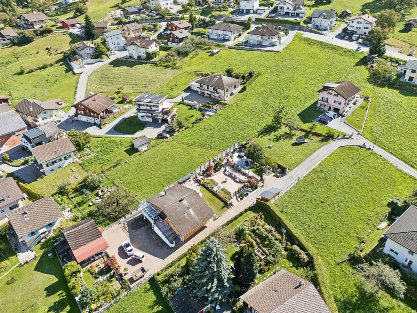 Building land with versatile usage possibilities - Photo 8 of 12