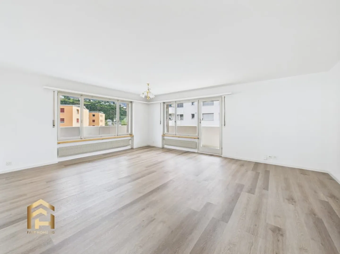 Attraktive 4.5 ZWG mit grossem Balkon und toller Aussicht - Foto 2 von 13