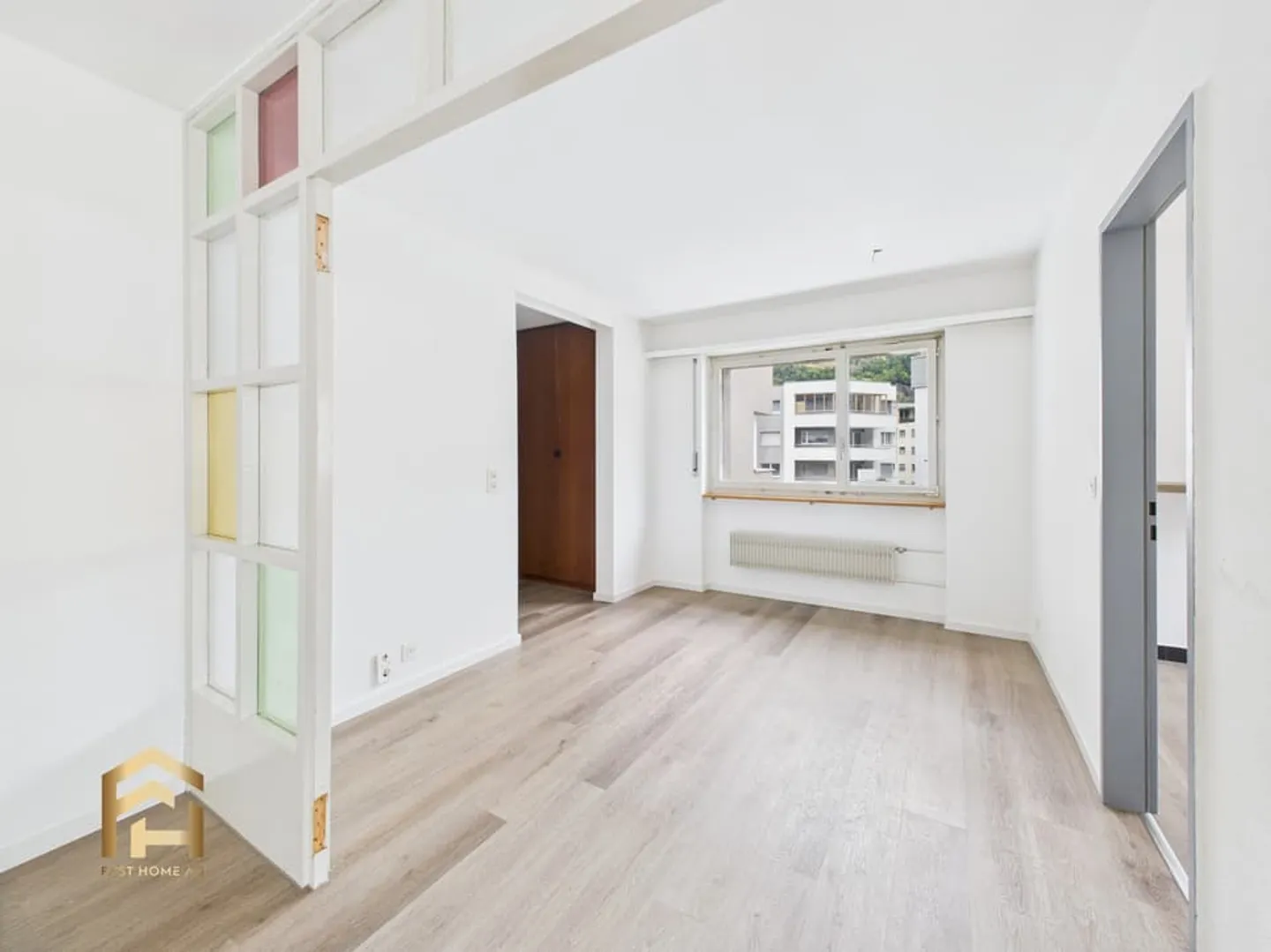 Attraktive 4.5 ZWG mit grossem Balkon und toller Aussicht - Foto 3 von 13