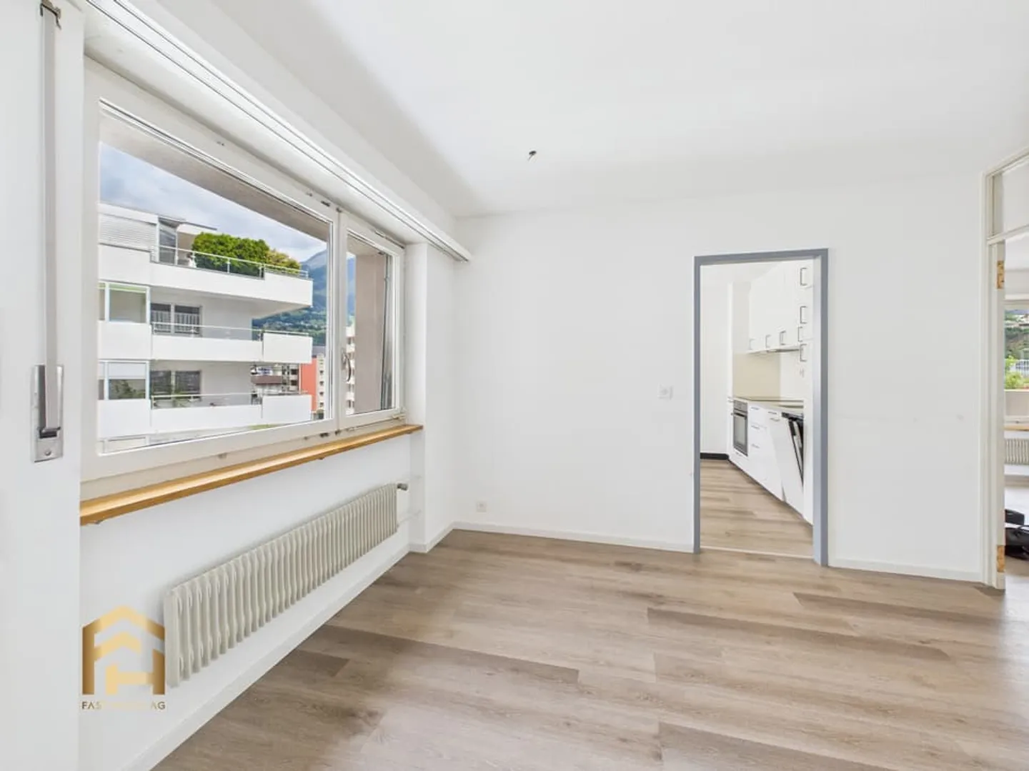 Attraktive 4.5 ZWG mit grossem Balkon und toller Aussicht - Foto 4 von 13