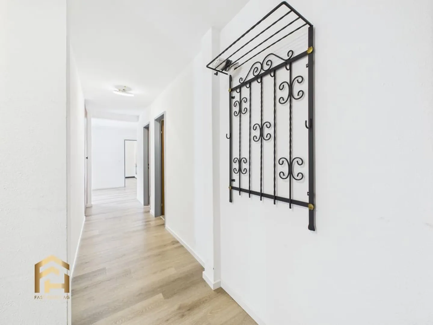 Attraktive 4.5 ZWG mit grossem Balkon und toller Aussicht - Foto 10 von 13