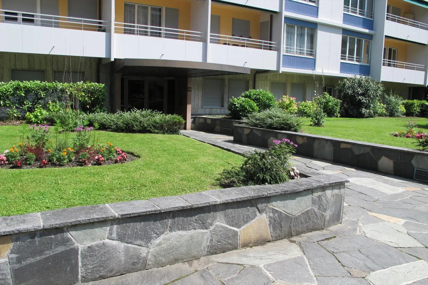 4 1/2 Pieces Contemporary in the Heart of Florissant - Photo 1 of 9