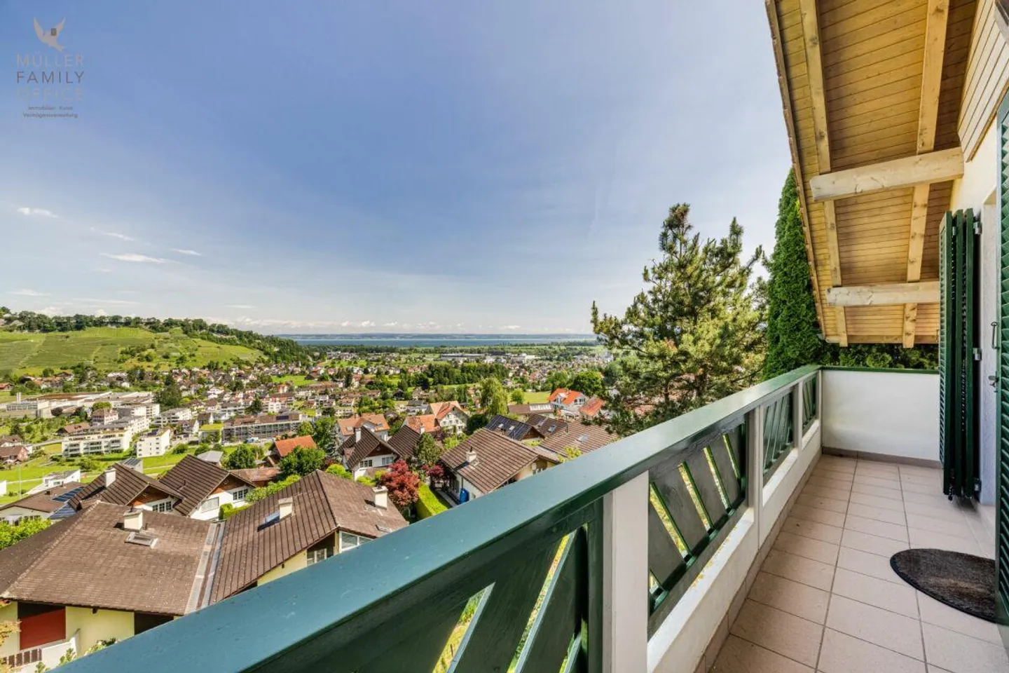 Casa unifamiliare adatta alle famiglie con bella vista sul lago - Foto 4 di 13