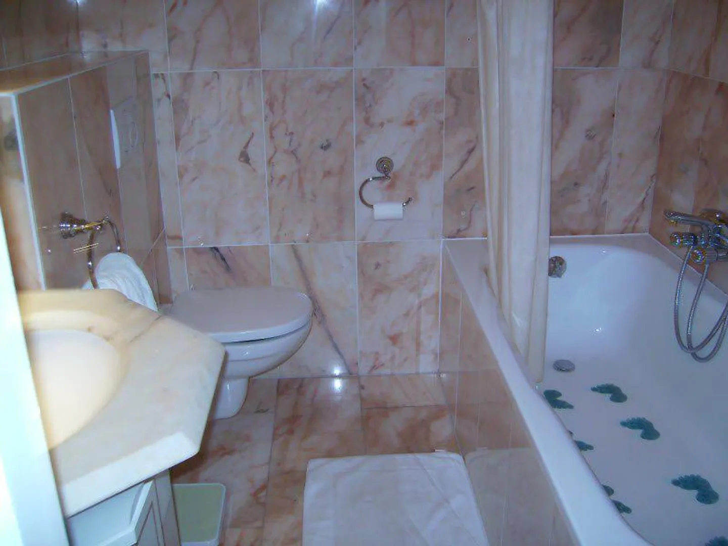 4 1/2 Pieces Contemporary in the Heart of Florissant - Photo 9 of 9