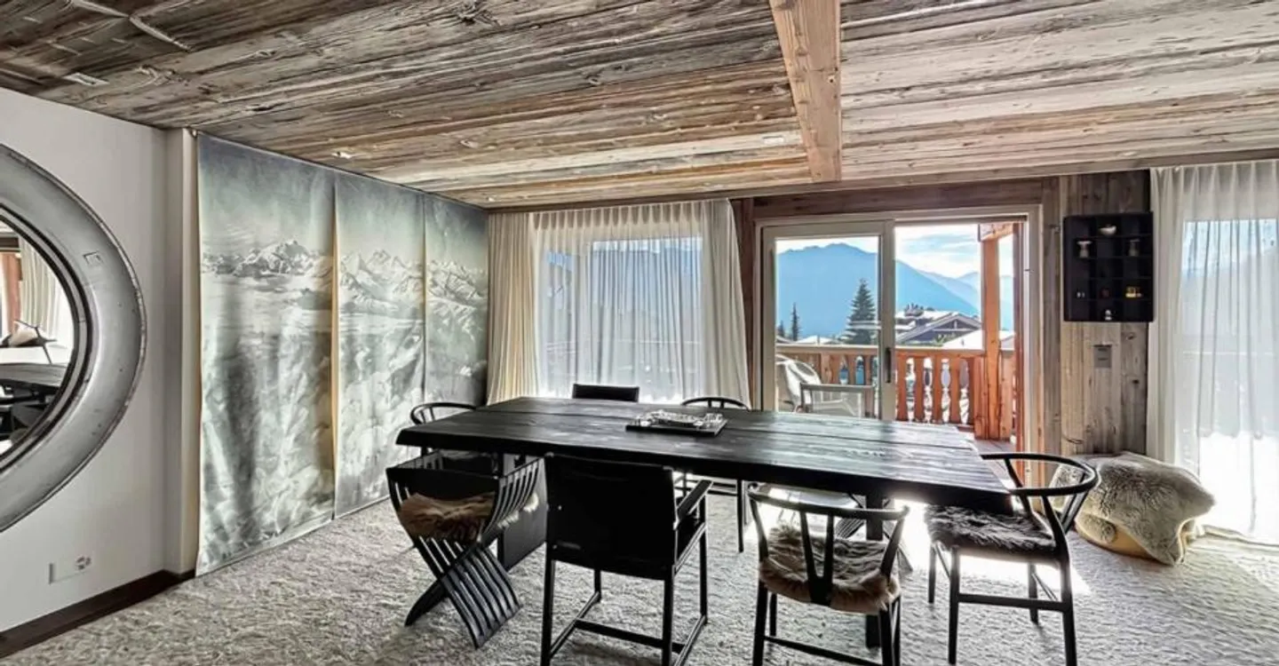 Elegant Apartment in Verbier - Photo 2 of 11