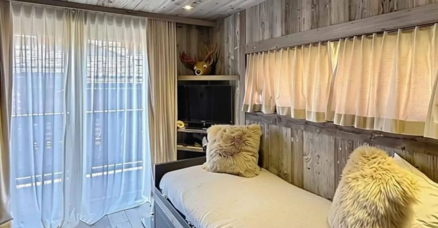 Elegant Apartment in Verbier - Photo 9 of 11