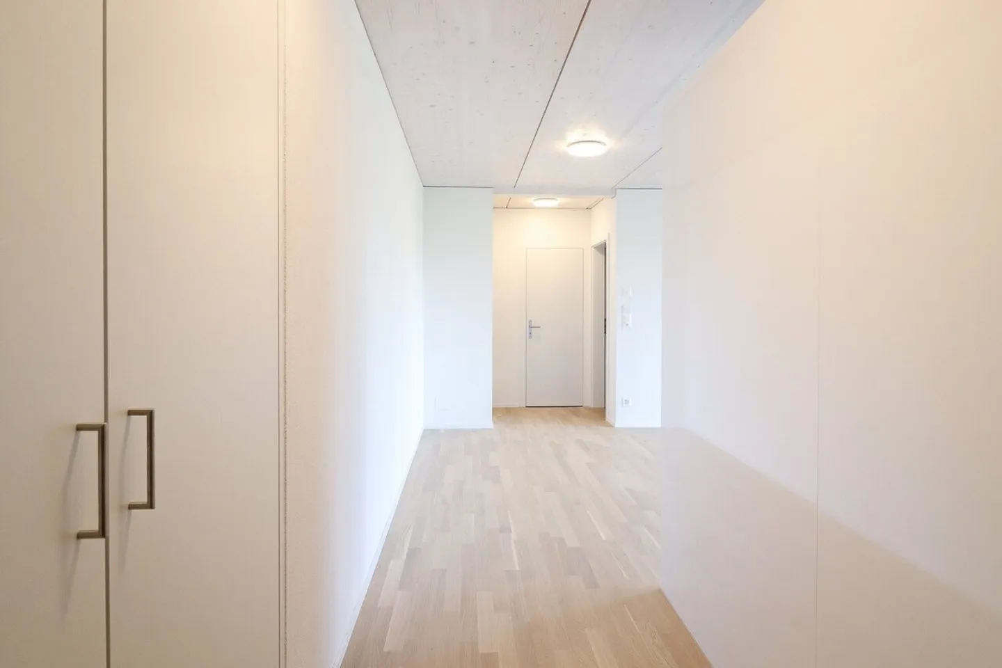 Grosszügige und attraktive 2 1/2-Zimmerwohnung im 2. OG - Foto 2 von 9