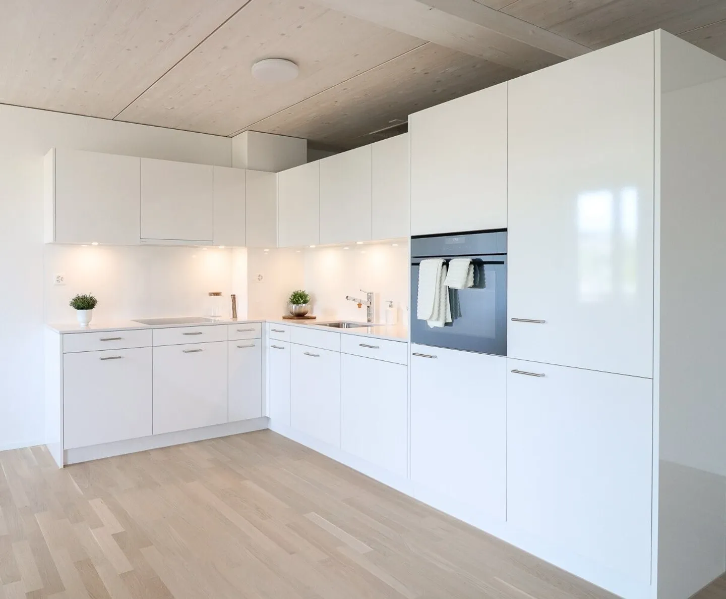 Grosszügige und attraktive 2 1/2-Zimmerwohnung im 2. OG - Foto 3 von 9