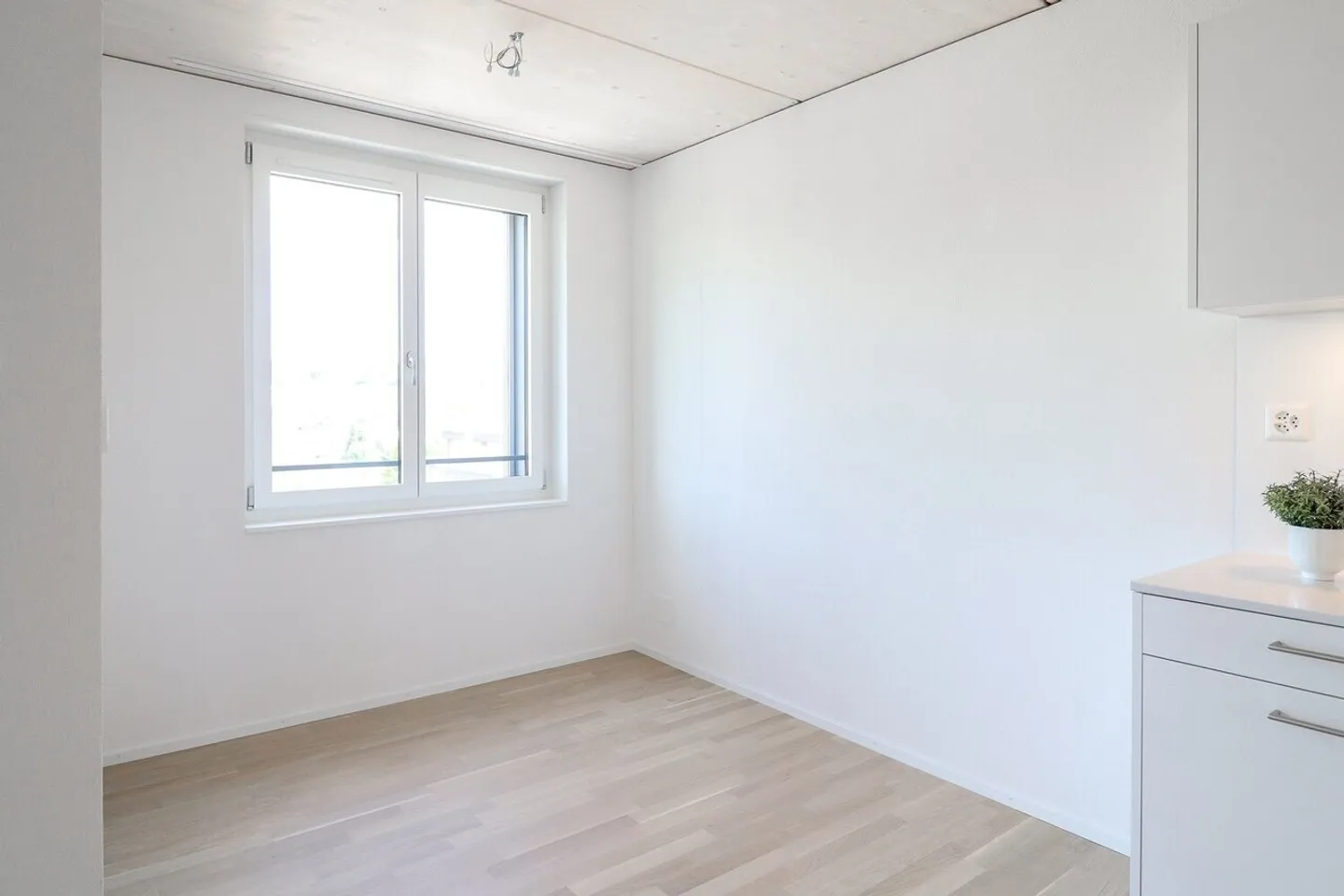 Grosszügige und attraktive 2 1/2-Zimmerwohnung im 2. OG - Foto 7 von 9