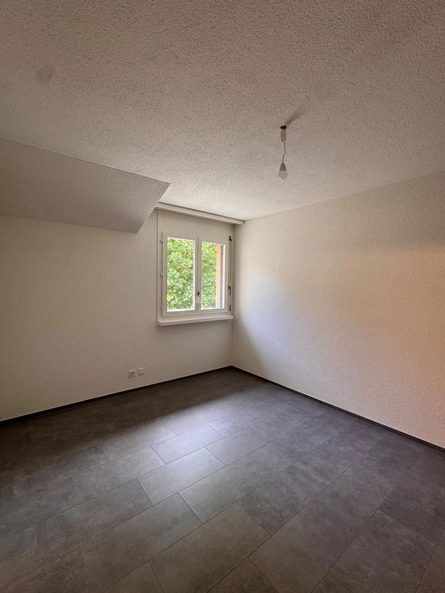 Charming, partially renovated 1-room apartment in a central location - Photo 4 of 7