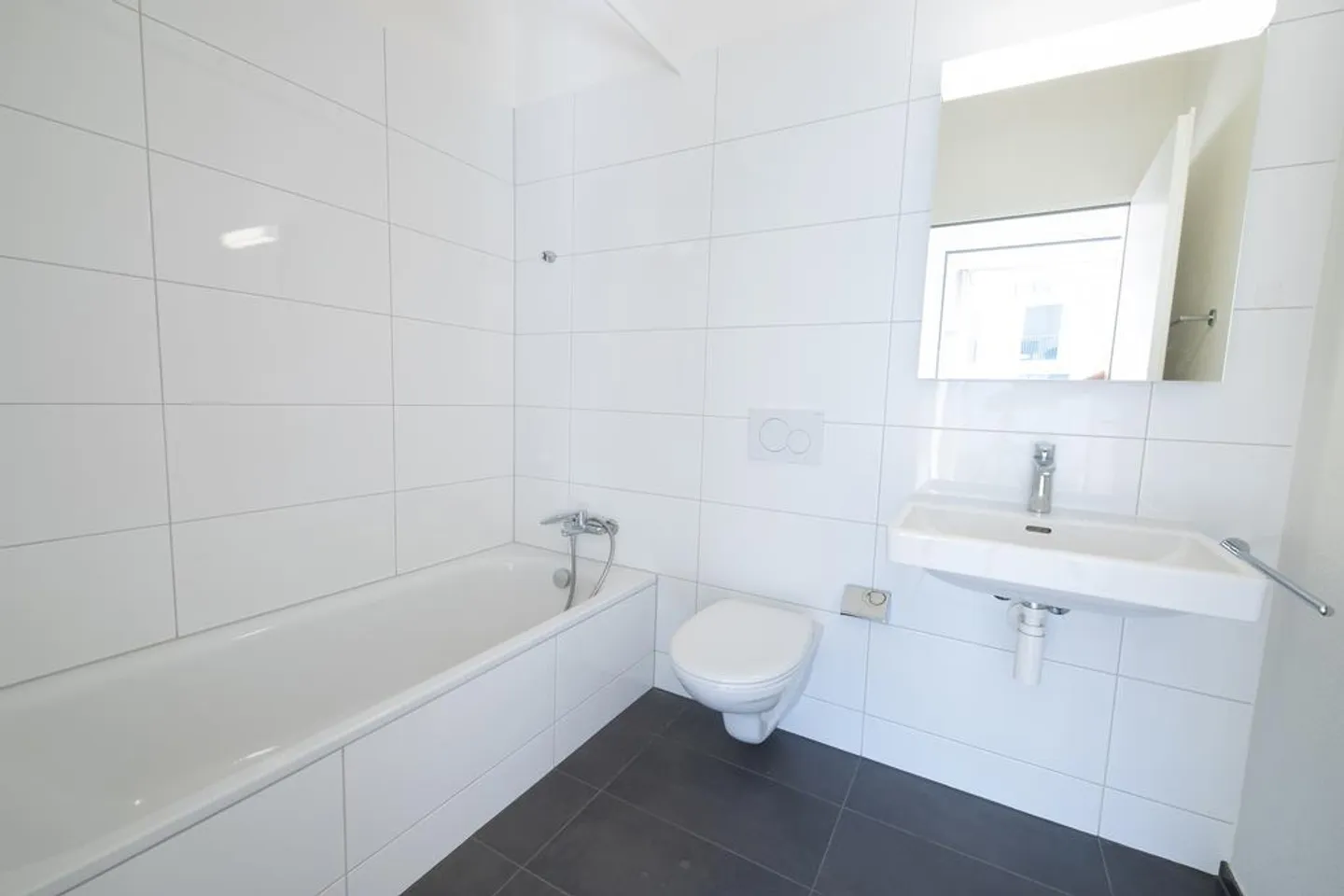 Zentrumsnahe, moderne Wohnung mit guter Anbindung - Foto 3 von 7