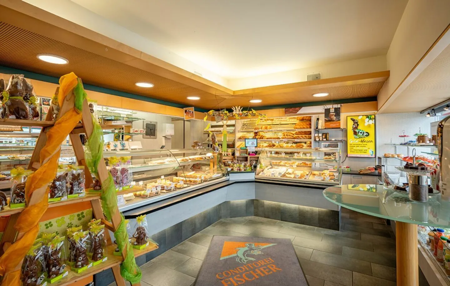 Attractive Residential and Commercial Building - Photo 5 of 20