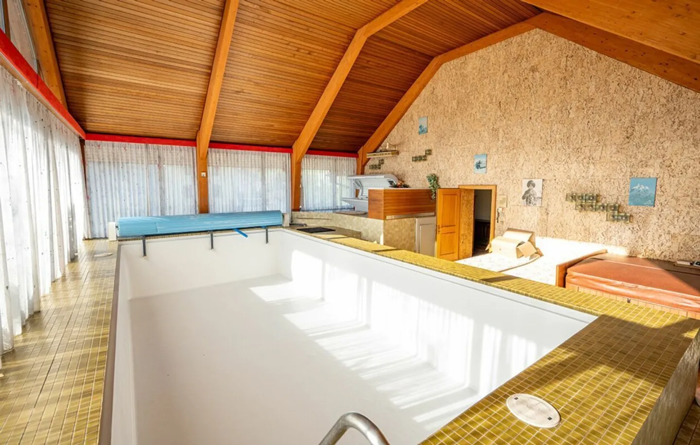 Attractive Residential and Commercial Building - Photo 10 of 20