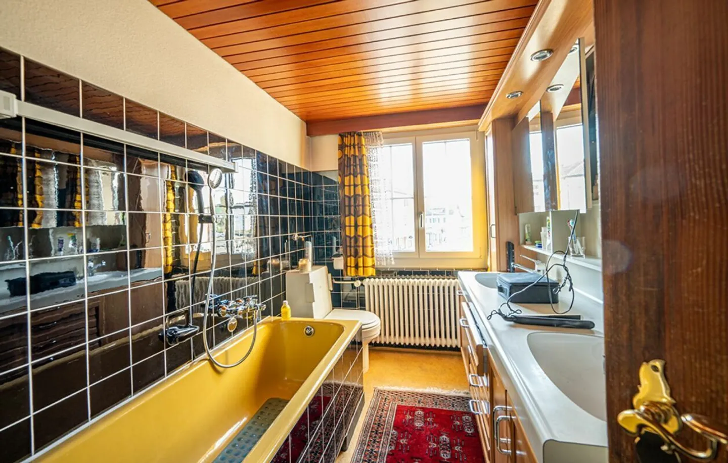 Attractive Residential and Commercial Building - Photo 15 of 20