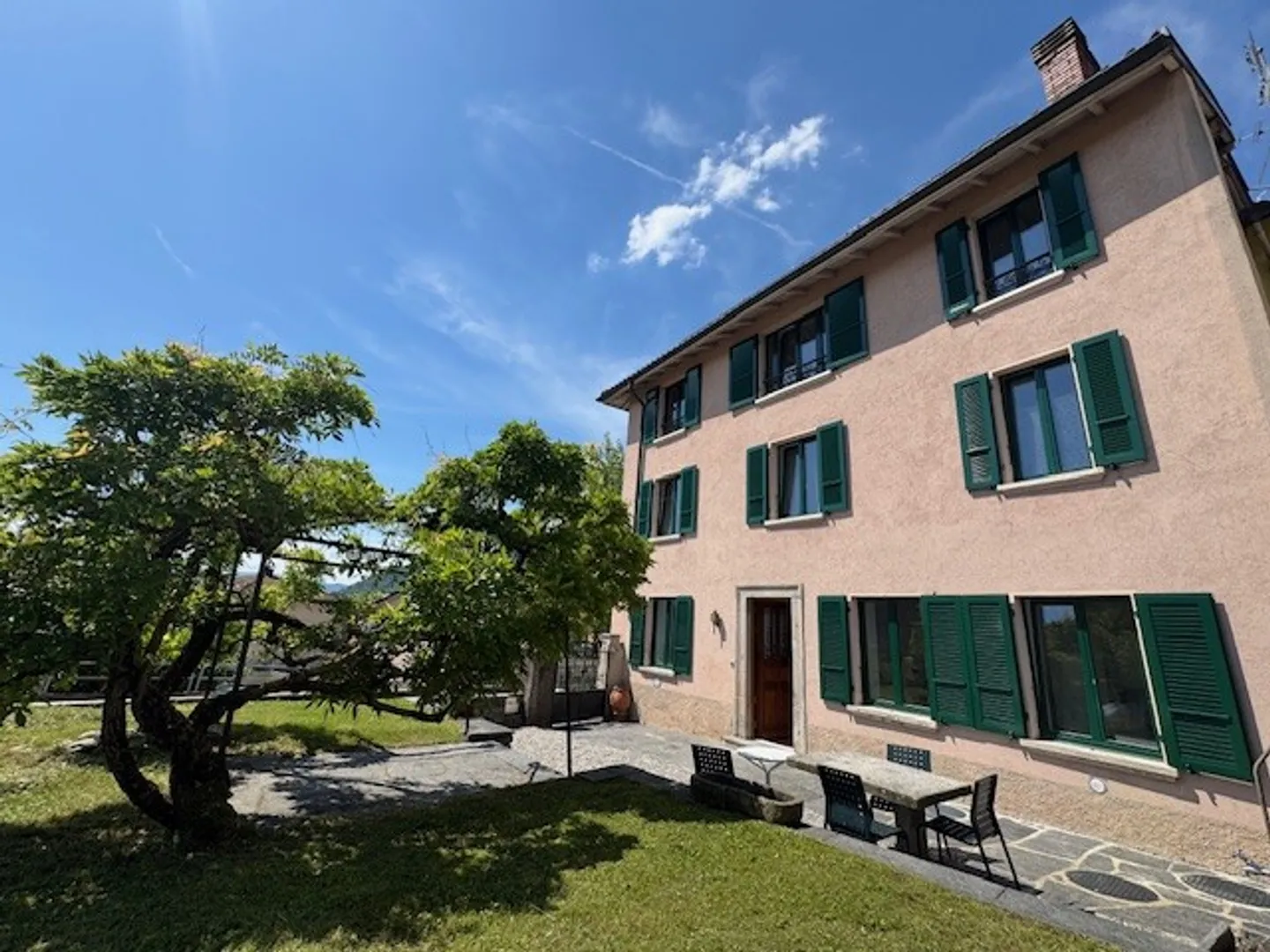 Bedano - Single-family house in the town center with property - Photo 1 of 17