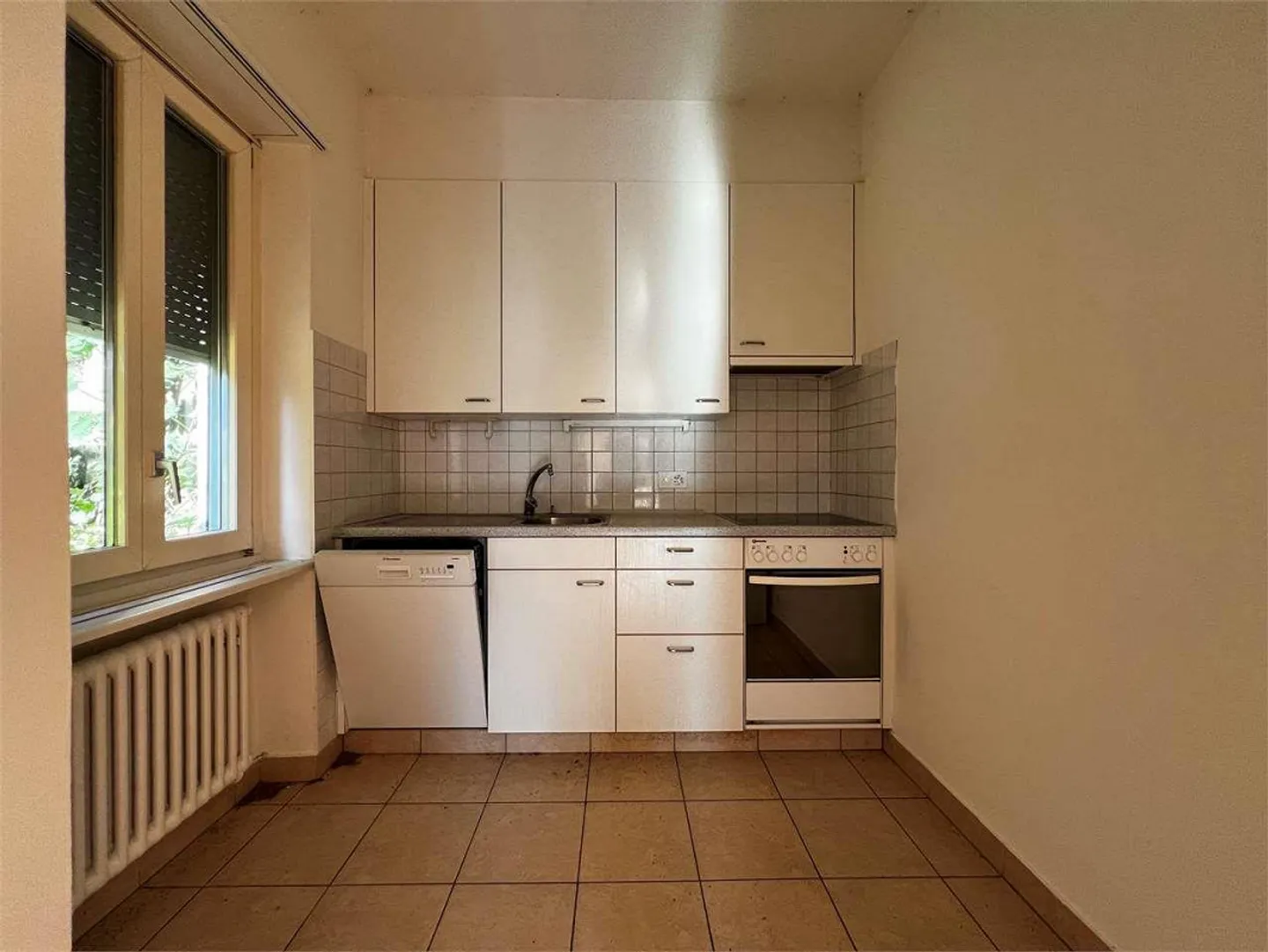 Lugano - Appartamento 3.5 locali in una zona residenziale confortevole e ben posizionata - Foto 3 di 6