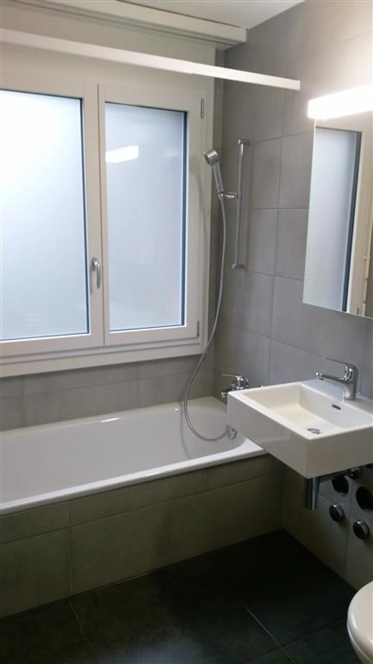 Dans le vert avec un excellent accès - Moderne et adapté aux familles - Photo 6 sur 7