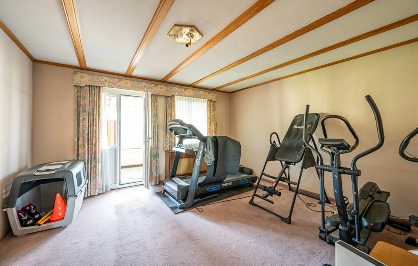 Attractive Residential and Commercial Building - Photo 16 of 20