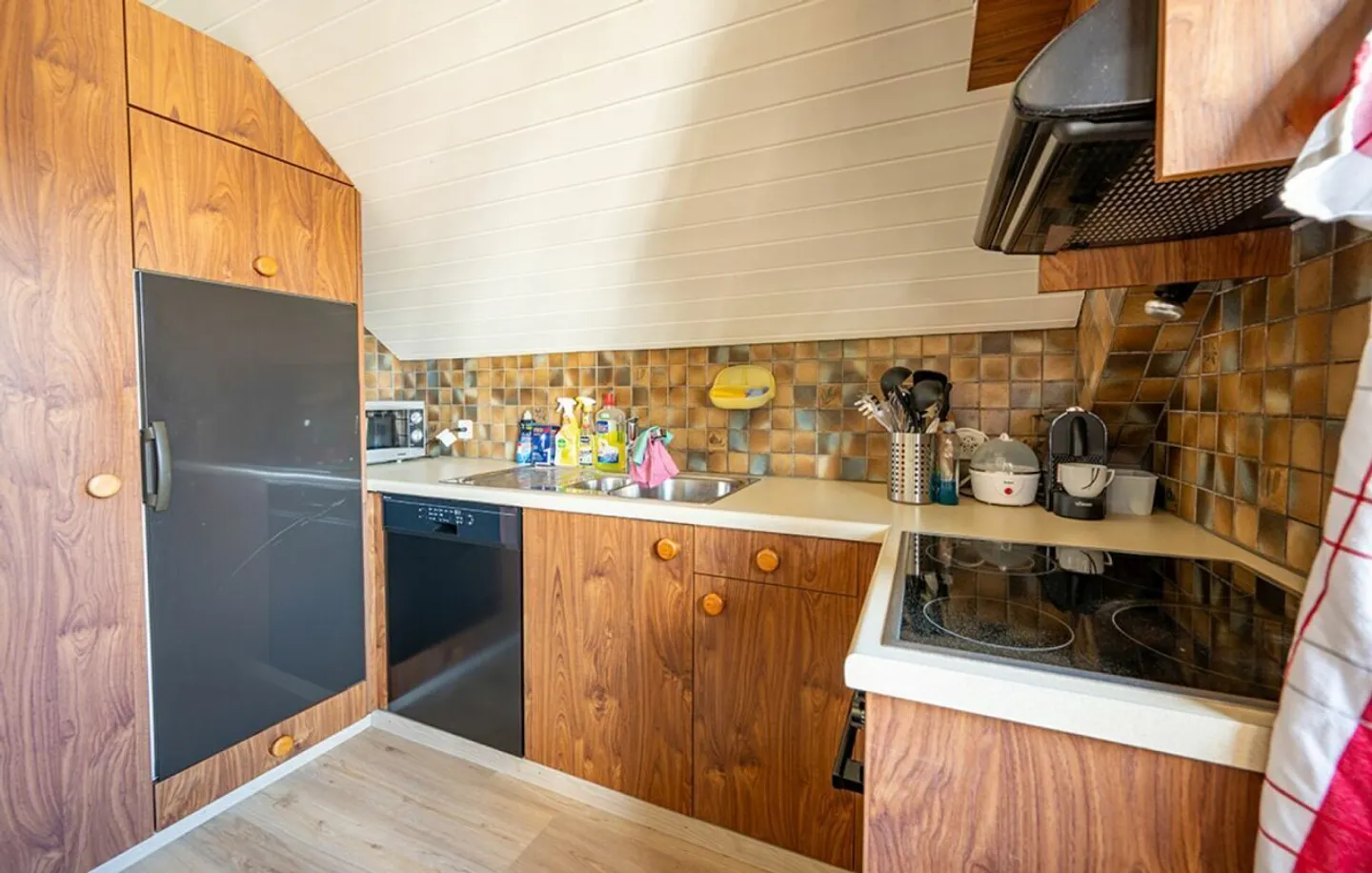 Attractive Residential and Commercial Building - Photo 17 of 20