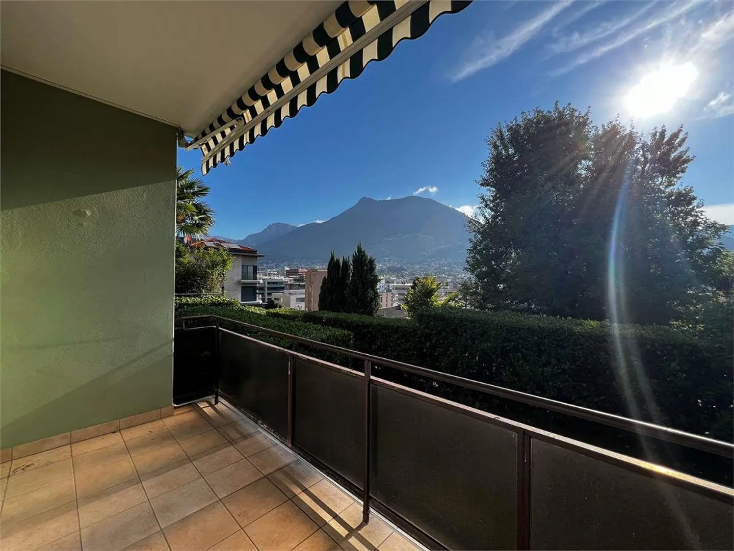 Lugano - Appartamento 3.5 locali in una zona residenziale confortevole e ben posizionata - Foto 1 di 6